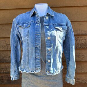 Justice Girls Denim Jacket Size 16/18 Light Blue Stretchy Frayed Hem Button Fron